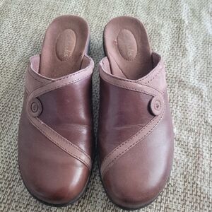 Clarks Bendable Mules 7.5M Brown